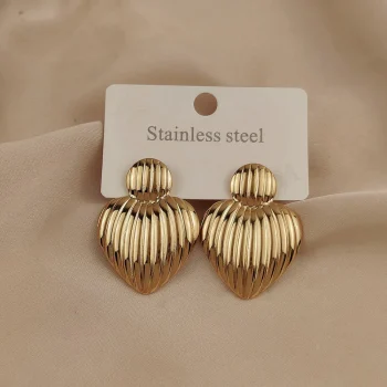 Charming heavy metal love 18K gold-plated women's earrings, waterproof and non-fading stainless steel, wife gift - Image 3