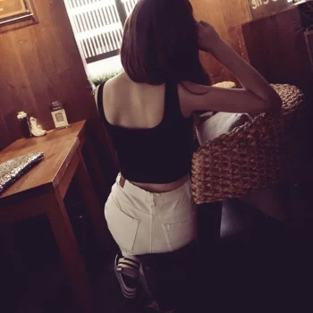 Hot Sale Half Body Small Camisole Vest for Women Short Yoga Exercise with A Leaky Navel and A Sleeveless Sexy Slim Fit Top - Image 4
