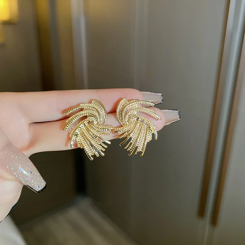 Gold Color Metal Weaving Wing Stud Earrings for Female Fashion Sweet Geometry Wedding Jewelry Romantic Valentine's Day Gift – Image 3