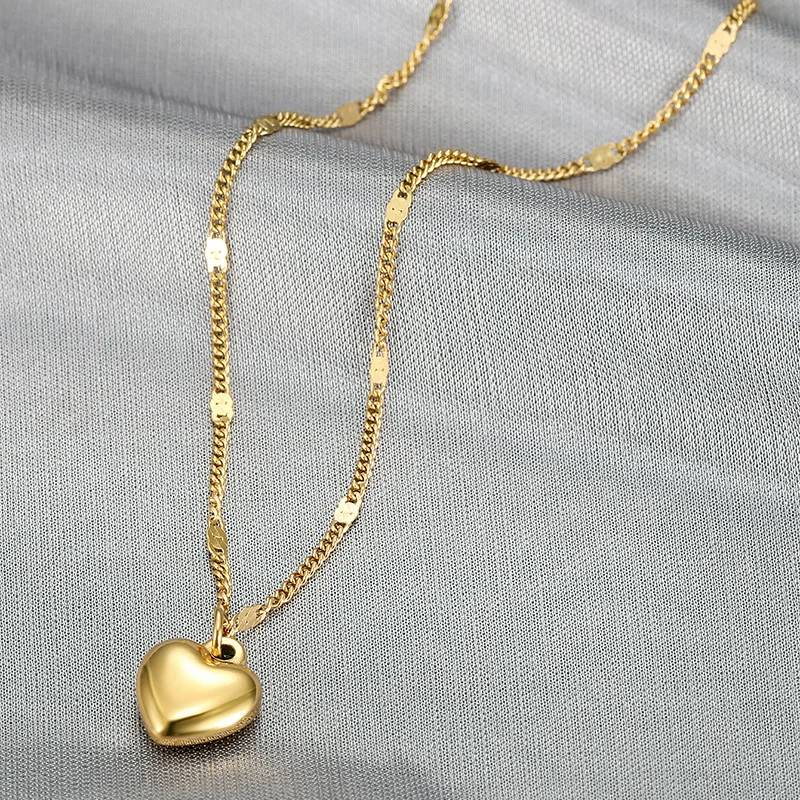 Stereoscopic Stainless Steel Will Not Fade Small Peach Heart Golden Necklace for Women Love Heart Pendant Collarbone Chain Gift – Image 2