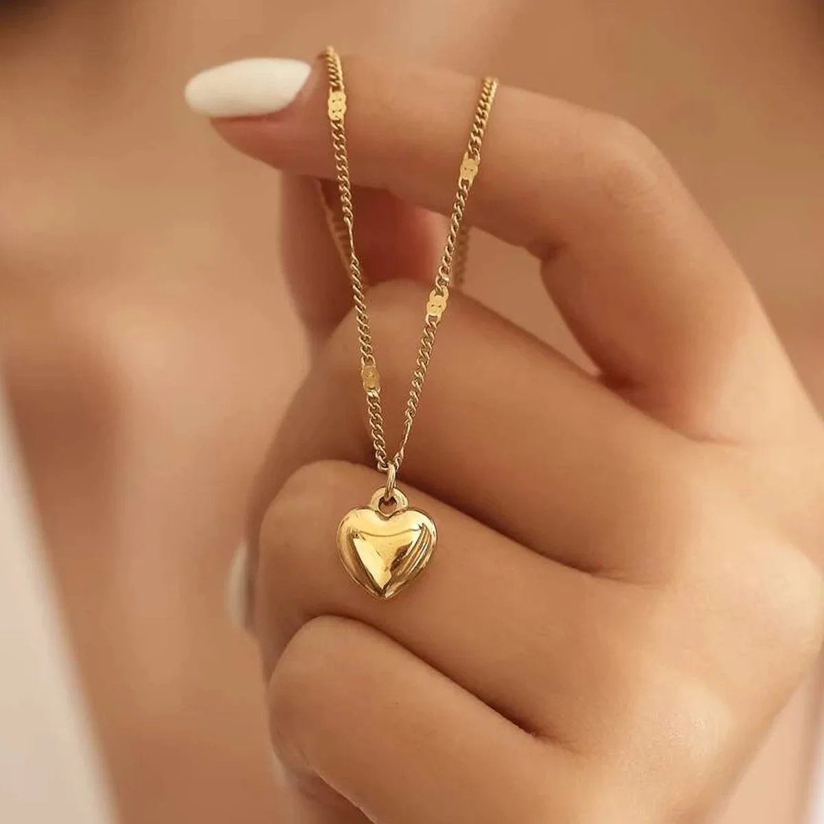 Stereoscopic Stainless Steel Will Not Fade Small Peach Heart Golden Necklace for Women Love Heart Pendant Collarbone Chain Gift