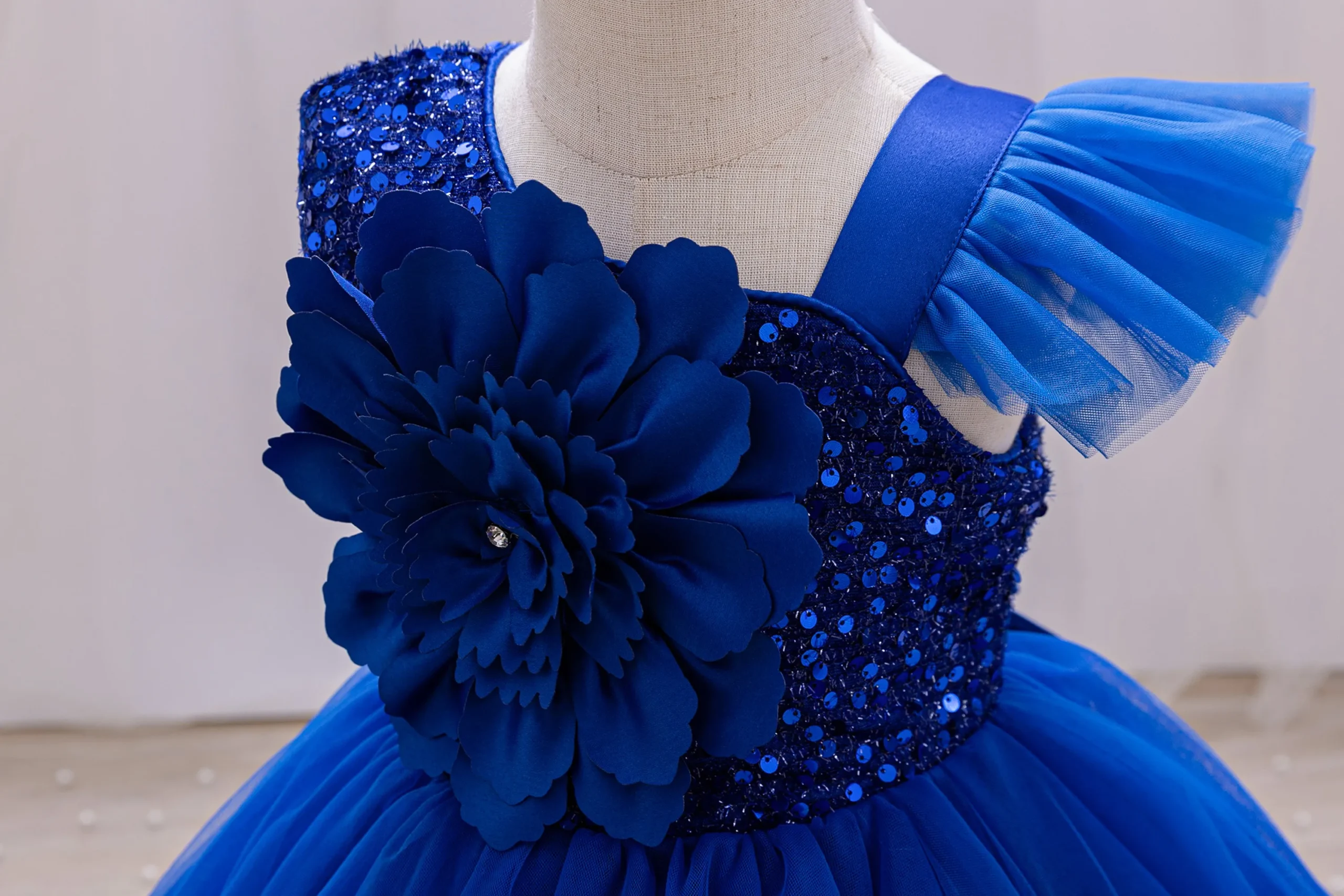 Elegant Girl Princess Dress Small flying sleeves asymsymmetrical straps Formal occasion Girl dress Sequin Wedding dress Party gi – Image 30