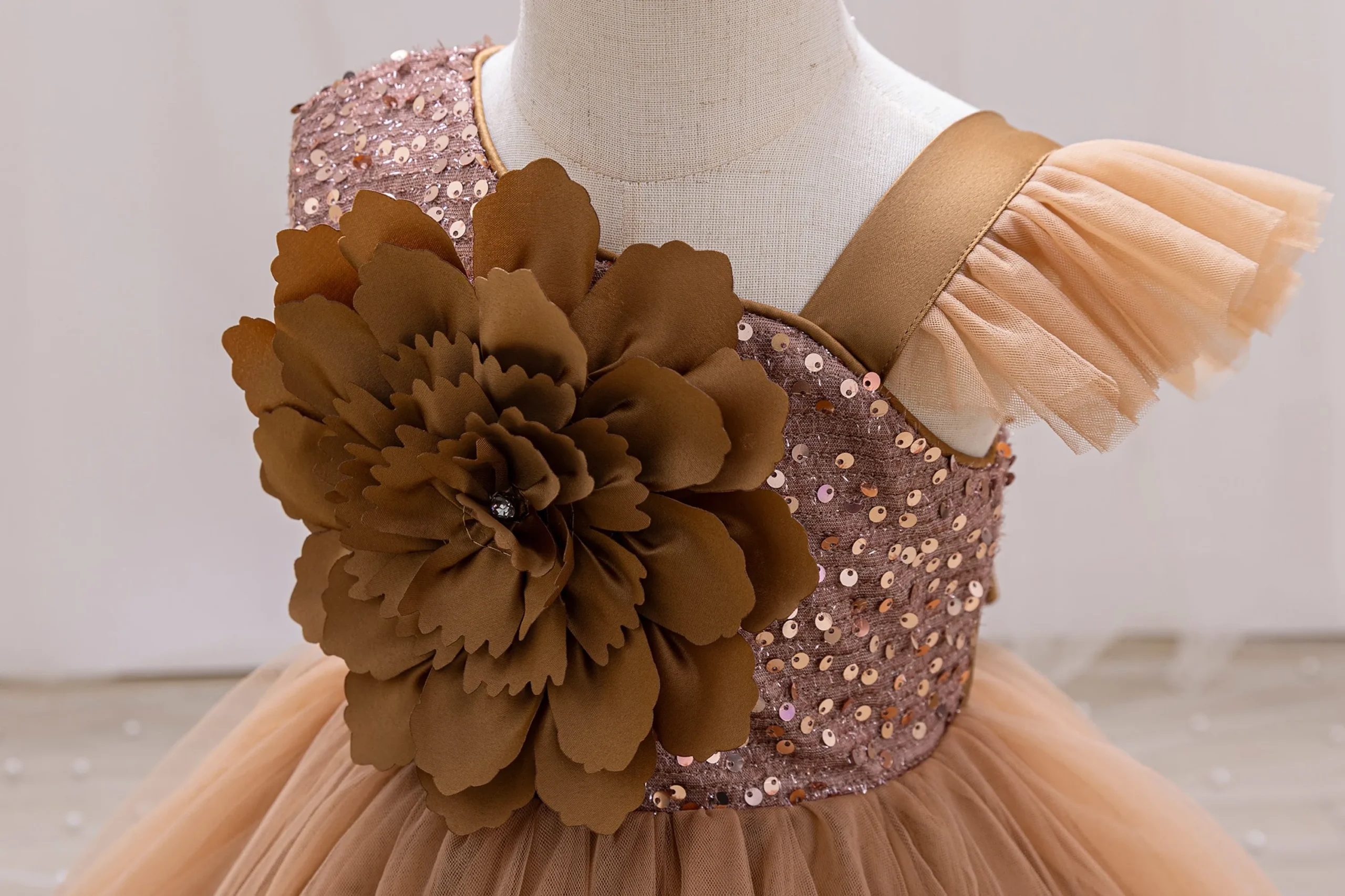 Elegant Girl Princess Dress Small flying sleeves asymsymmetrical straps Formal occasion Girl dress Sequin Wedding dress Party gi – Image 43