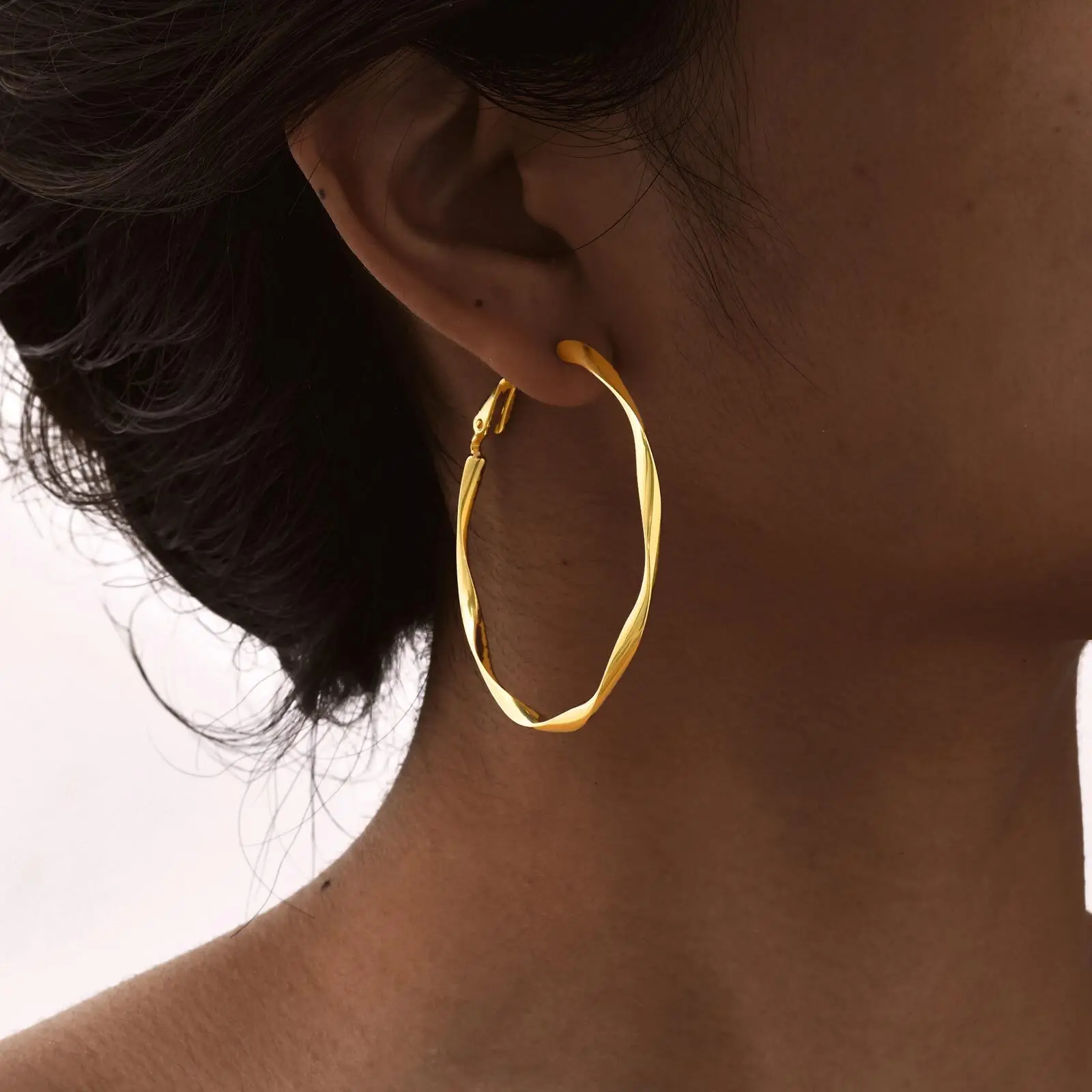 Prjewel Stainless Steel Twist Circle Women Earrings Click-Top Mobius Hoop Hies Earring Tarnish And Nickel Free Mother's Day Gift