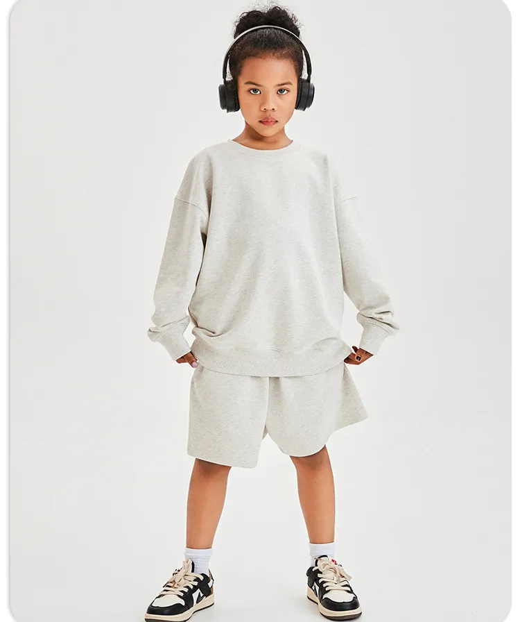 Vêtements pour enfants en gros : ensembles 2 pièces (sweat-shirt à col rond, short et sweat à capuche en coton 350 g) pour garçons et filles, survêtements personnalisés, vêtements de jogging et sweats à capuche – Image 2