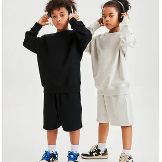 Vêtements pour enfants en gros : ensembles 2 pièces (sweat-shirt à col rond, short et sweat à capuche en coton 350 g) pour garçons et filles, survêtements personnalisés, vêtements de jogging et sweats à capuche