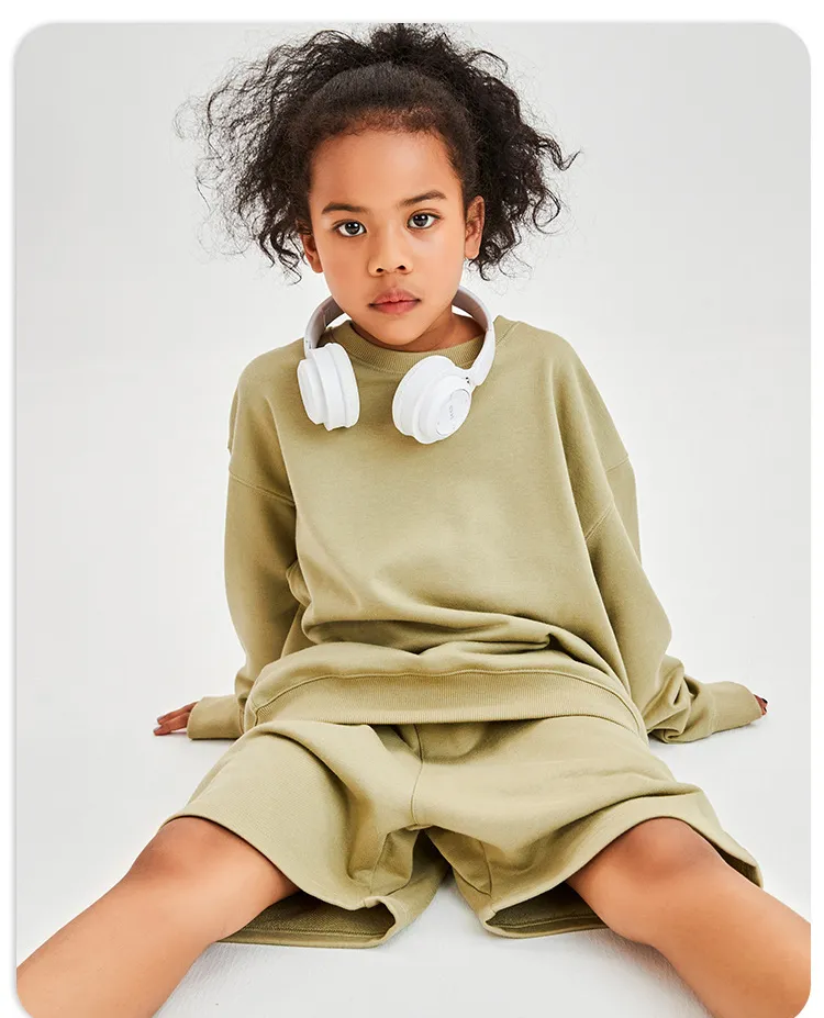 Vêtements pour enfants en gros : ensembles 2 pièces (sweat-shirt à col rond, short et sweat à capuche en coton 350 g) pour garçons et filles, survêtements personnalisés, vêtements de jogging et sweats à capuche – Image 6