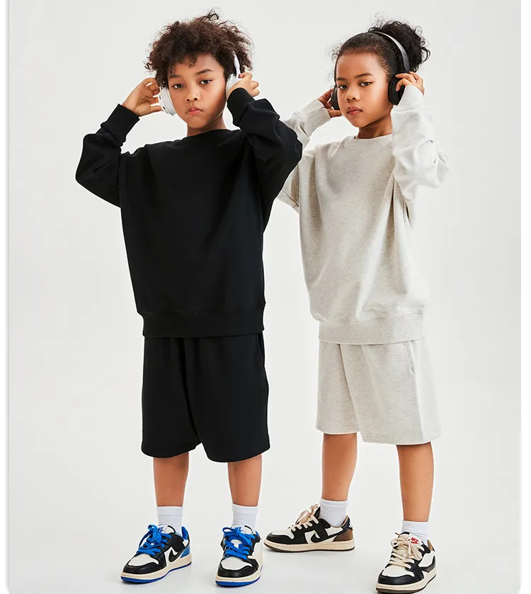 Vêtements pour enfants en gros : ensembles 2 pièces (sweat-shirt à col rond, short et sweat à capuche en coton 350 g) pour garçons et filles, survêtements personnalisés, vêtements de jogging et sweats à capuche
