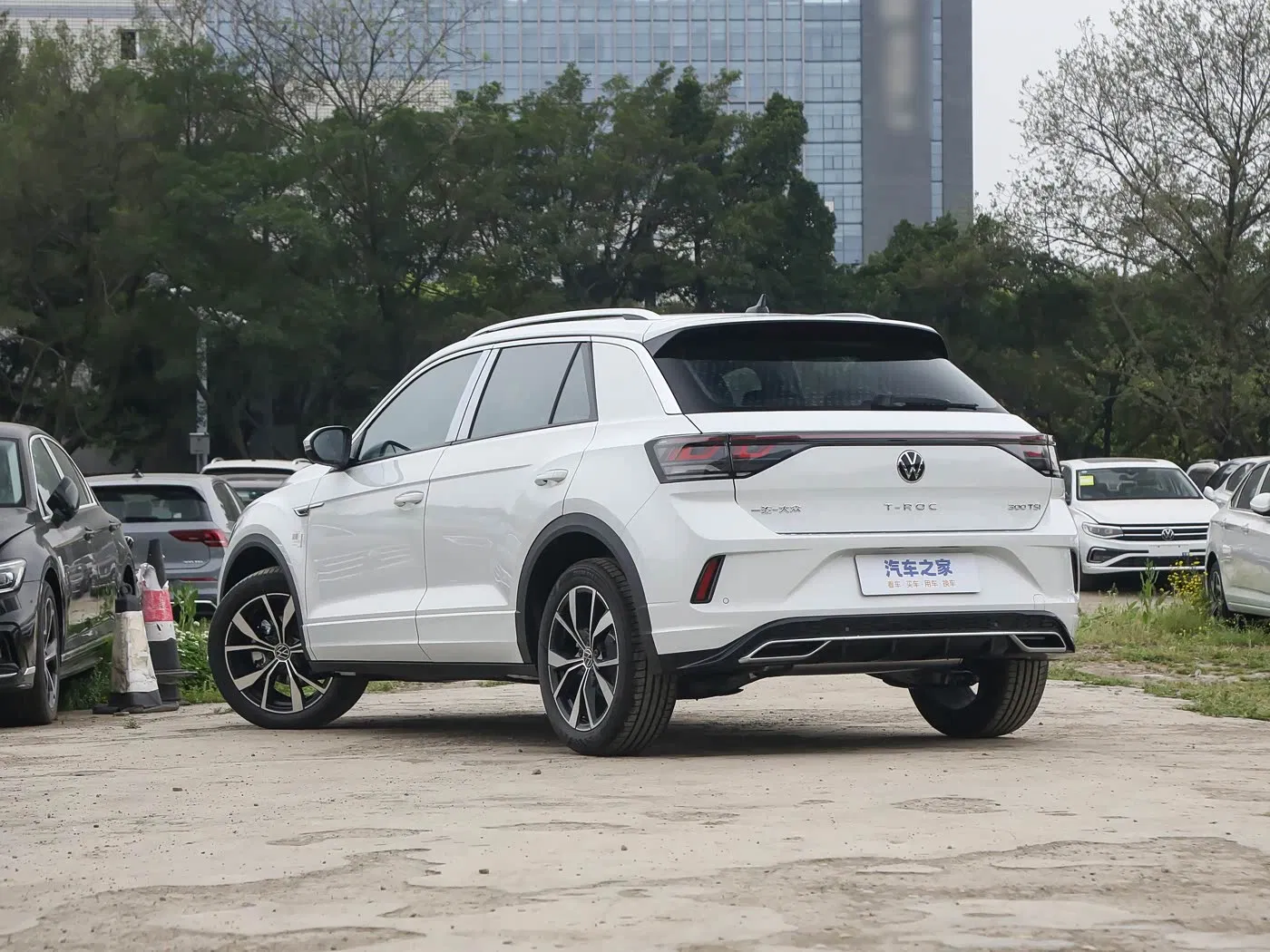 2025 V-Olkswagen T-Roc 300tsi Édition Chen Guang DSG – Image 2