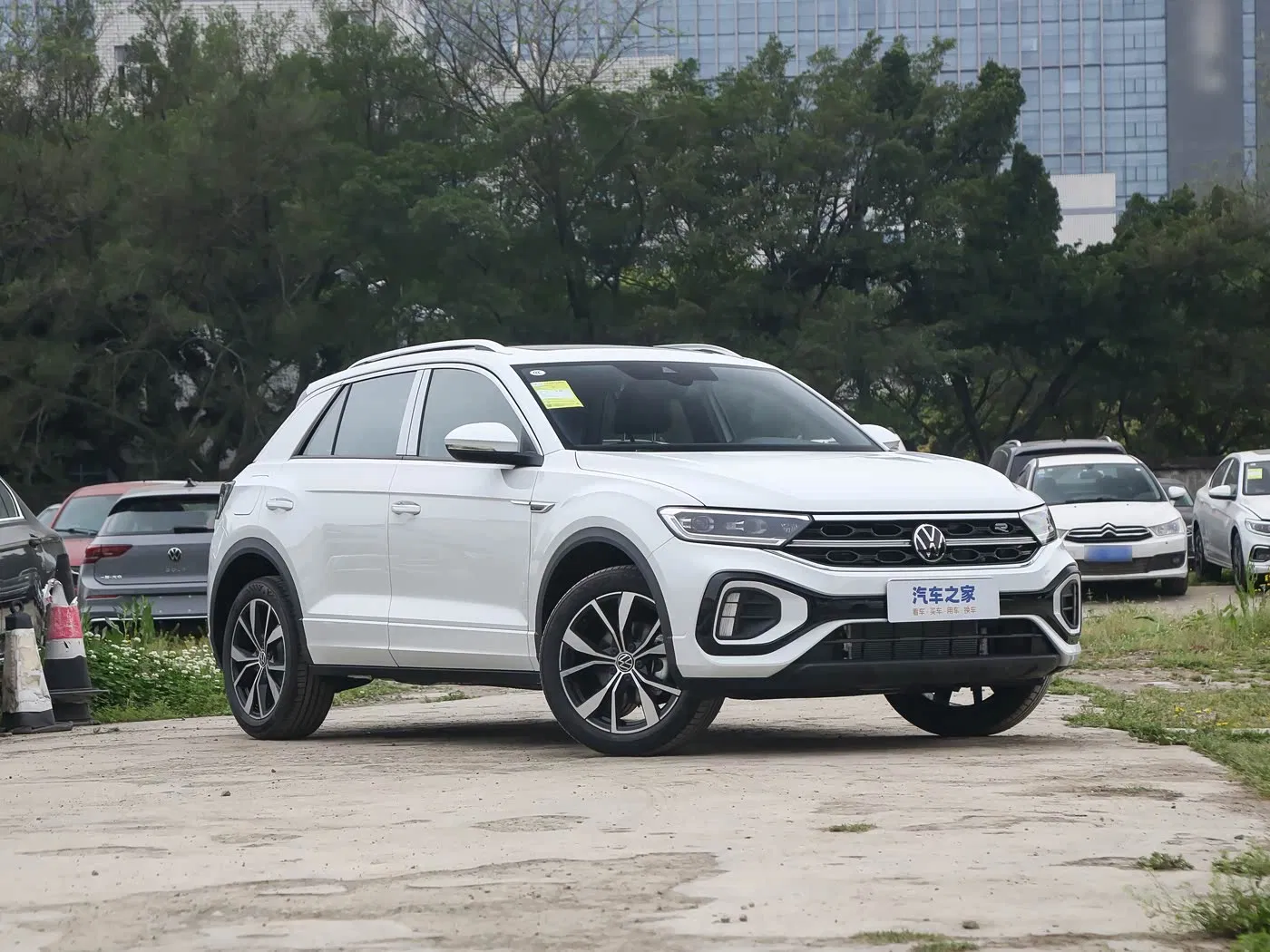 2025 V-Olkswagen T-Roc 300tsi Édition Chen Guang DSG – Image 3