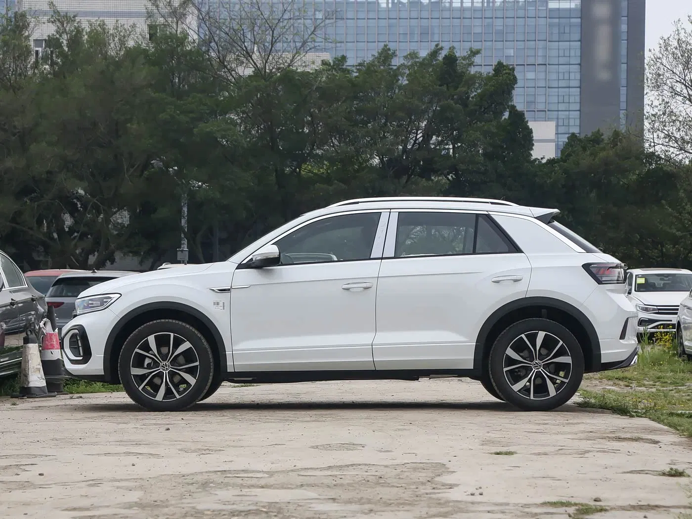 2025 V-Olkswagen T-Roc 300tsi Édition Chen Guang DSG – Image 7