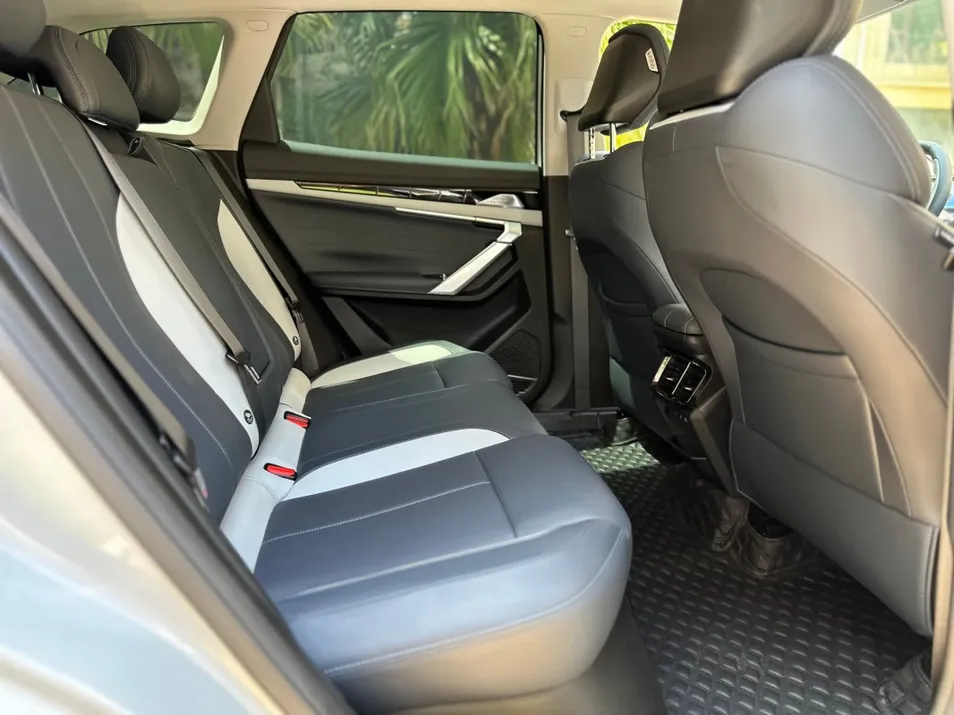 Voiture d'occasion Geely Boyue L petite voiture à essence SUV neuve prix de voiture – Image 4