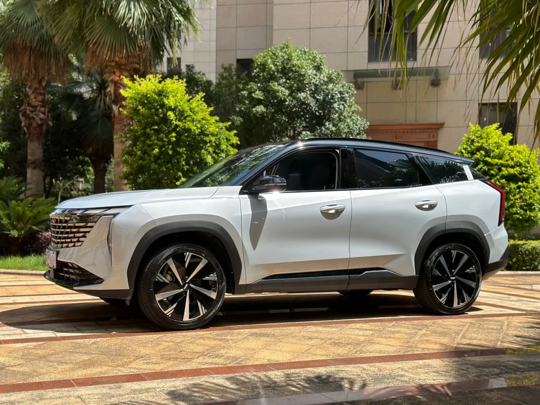 Voiture d'occasion Geely Boyue L petite voiture à essence SUV neuve prix de voiture