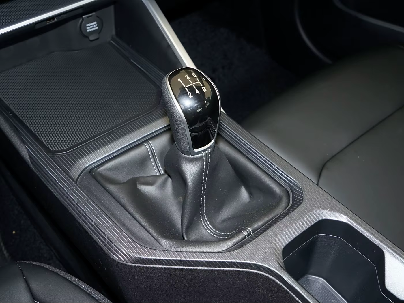 2025 Véhicule Geely Emgrand Mk4 1.5L CVT Flotte Populaire Essence Pas Cher Nouvelles Voitures Auto Fabriquées en Chine – Image 5