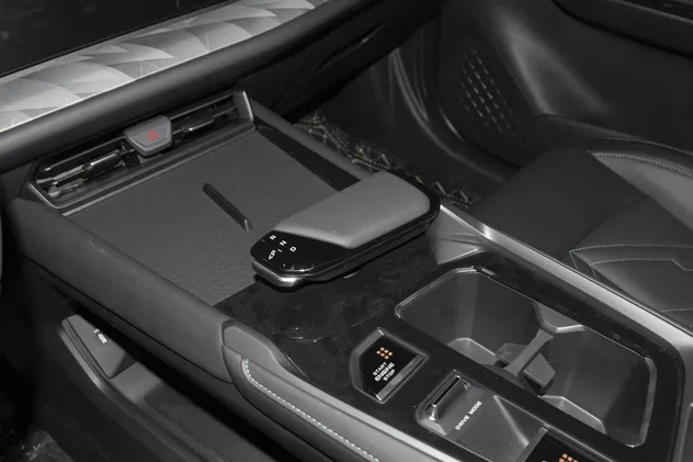 Voitures Changan Uni-T d'occasion à essence, très demandées, au meilleur prix, version SUV essence. – Image 4