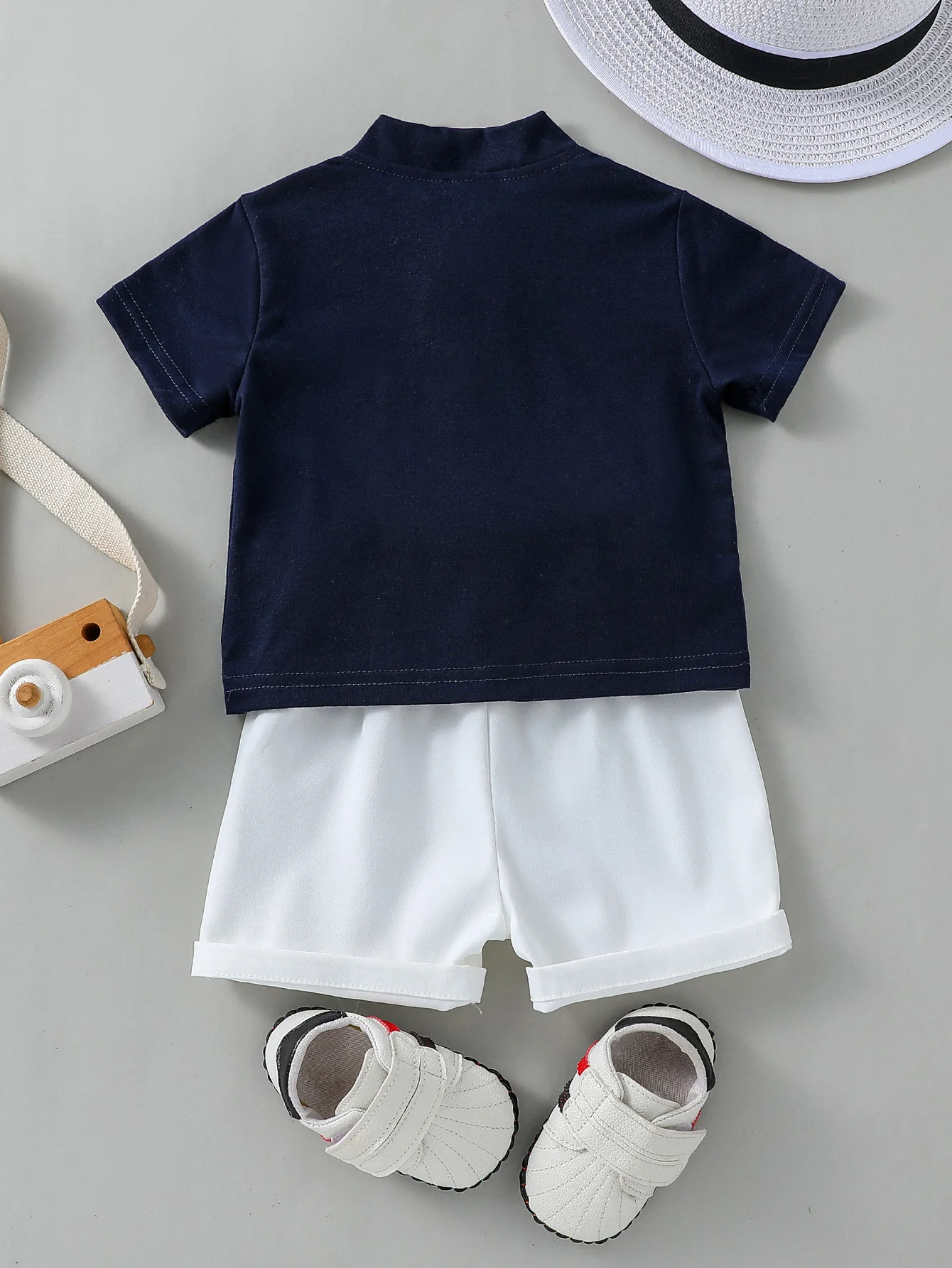 2PCS Ensemble de vêtements pour bébé garçon blanc à manches courtes T-shirt Short d'été Tenue décontractée quotidienne pour les costumes pour tout-petits – Image 2