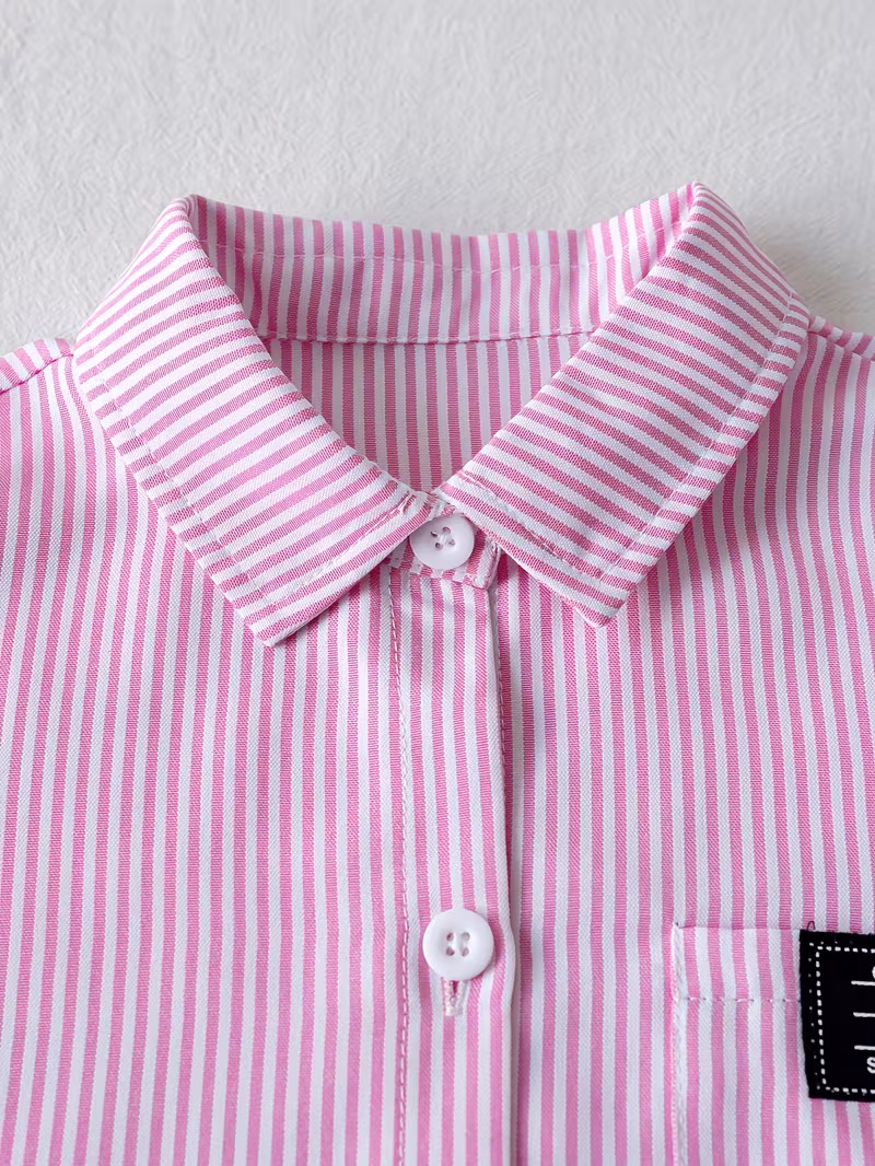 Ensemble 2 pièces pour fillette : haut chemise à revers à rayures et manches longues et jupe plissée courte décontractée de style preppy à taille élastique avec poche et décoration d'insigne, convient pour le printemps, l'été et l'automne – Image 3